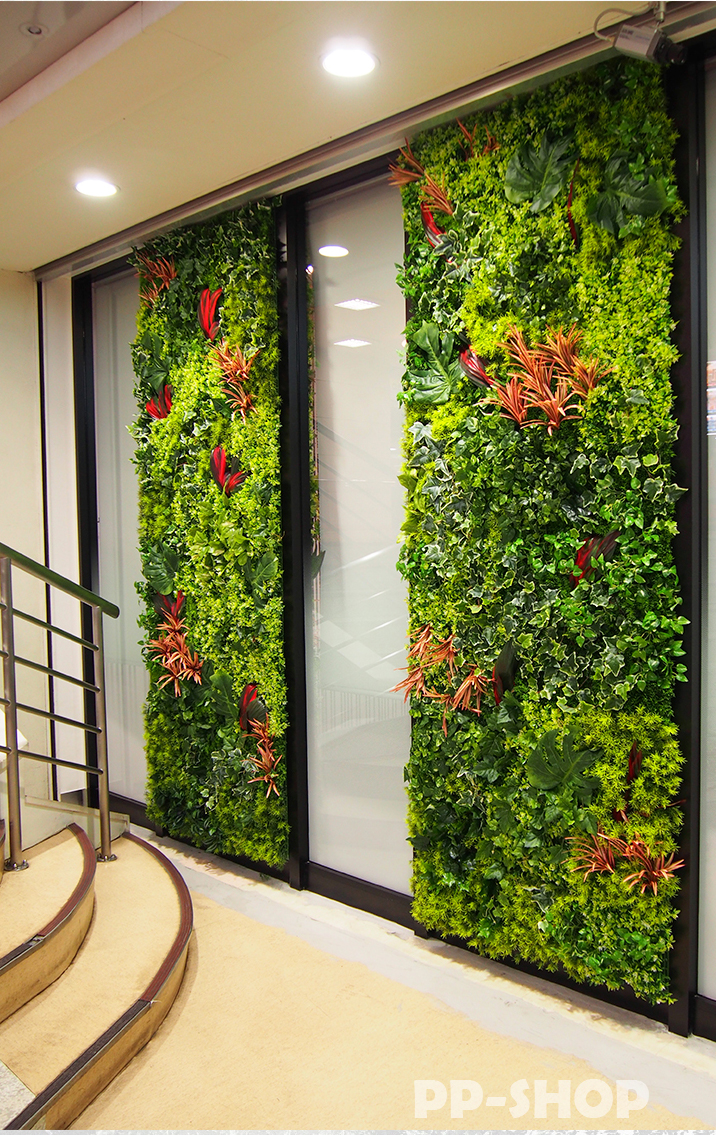 縦長スペースに合わせた壁面緑化の施工例
