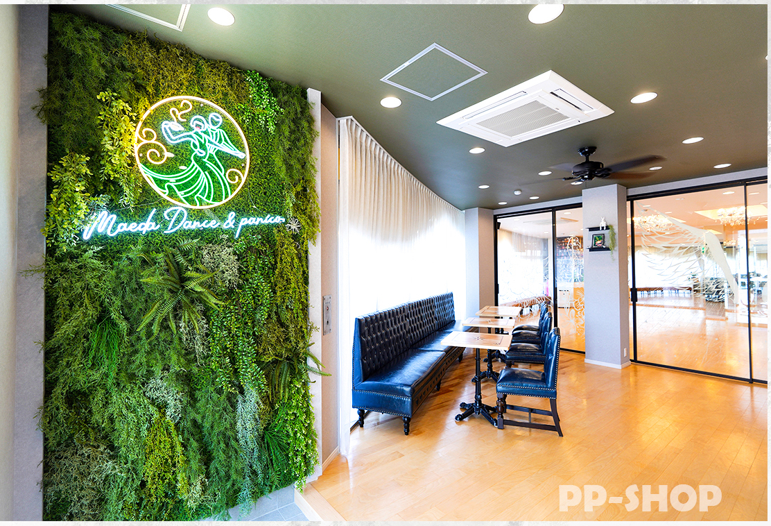 店舗内フォトスポット用の壁面緑化オーダーメイド施工例